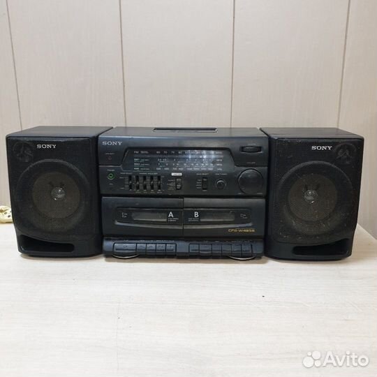 Кассетный магнитофон 