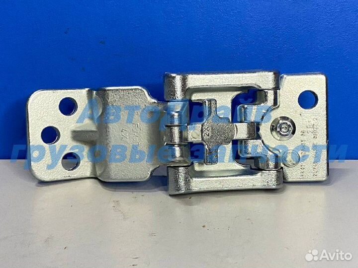 Петля задней двери Ford Cargo