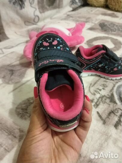 Кроссовки для девочки 20 размер