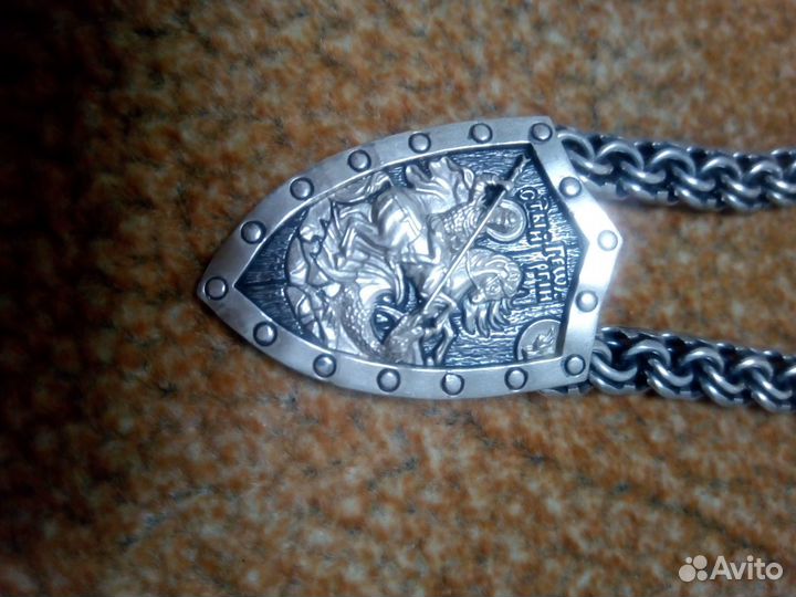 Серебряная цепь и щит Георгия Победоносца