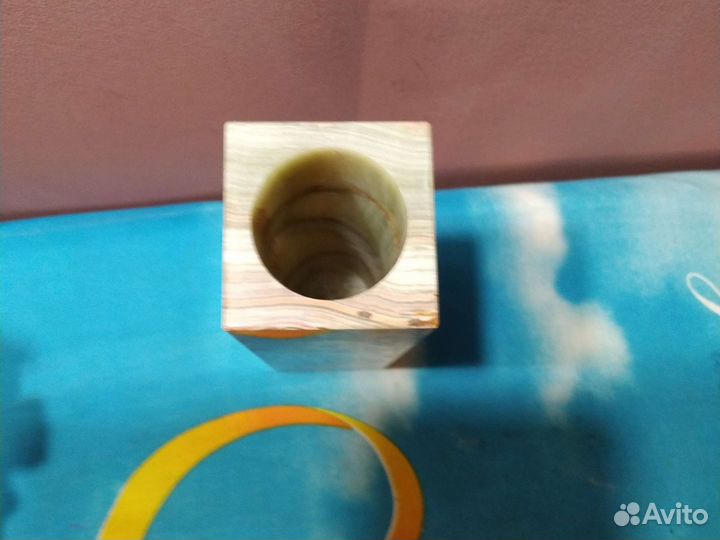 Ваза из оникса