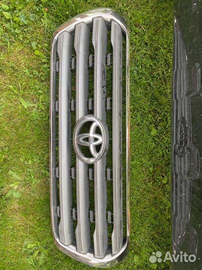 Решетка радиатора toyota land cruiser 200 (07-12)