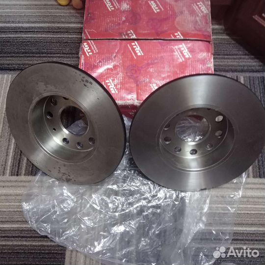 Тормозные диски TRW задние skoda octavia А5, ауди