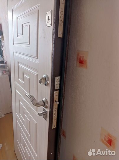 Продам входную дверь