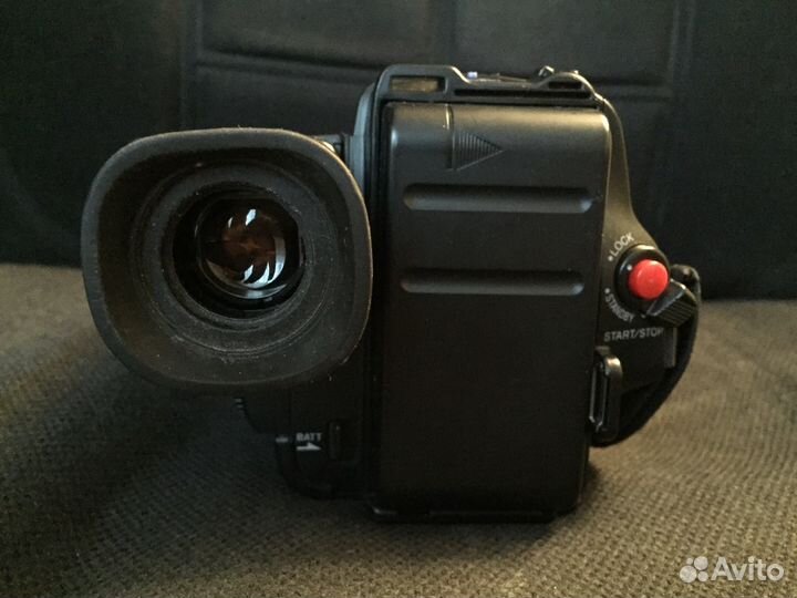 Видеокамера Sony-CCD-TR402E