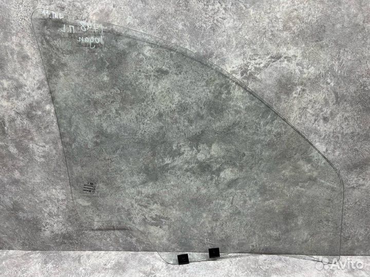 Стекло двери передней левой Renault Logan 2005