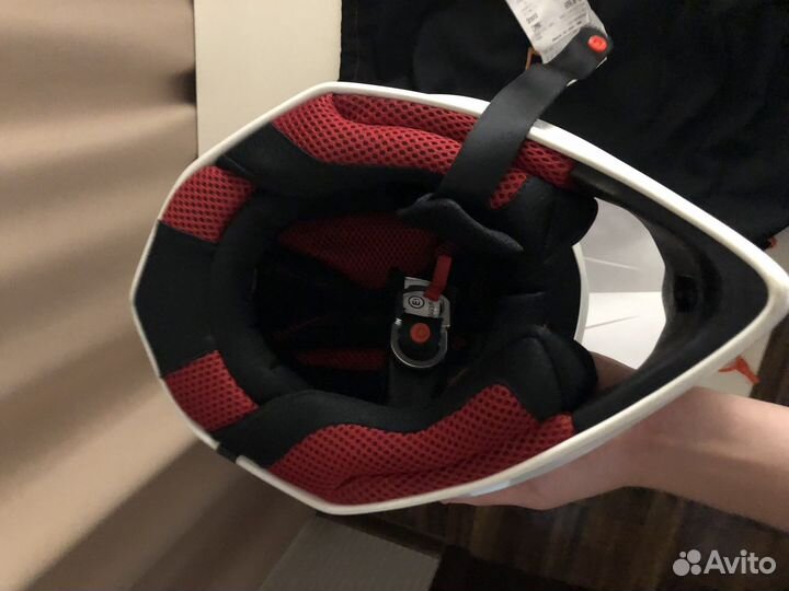 Горнолыжный шлем