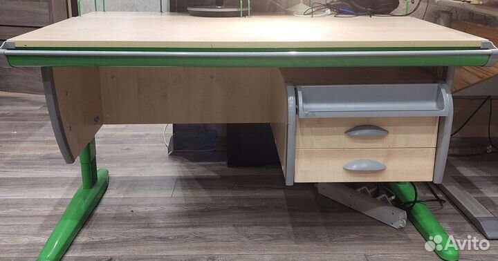 Письменный стол растущая парта Деми 120