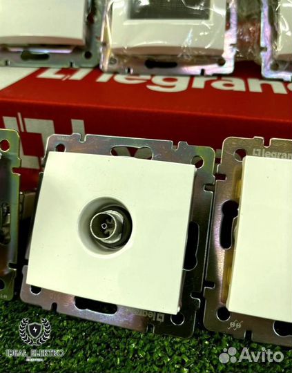 Розетки и выключатели Легранд Валена партия D175