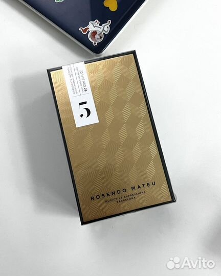 Rosendo Mateu N 5 Floral, Amber, Sensual Musk