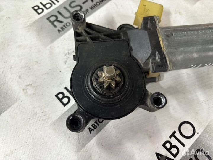 Моторчик стеклоподъемника передний правый Mercedes