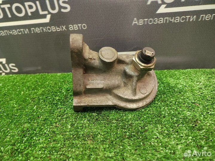 Корпус масляного фильтра Volkswagen Passat B3 1.8