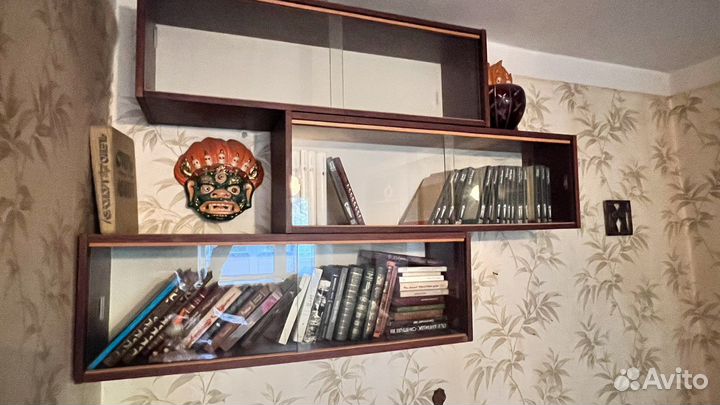 Полка книжная настенная