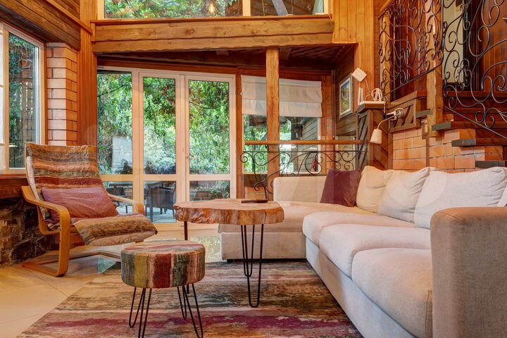 Дом 144 м² на участке 4 сот.