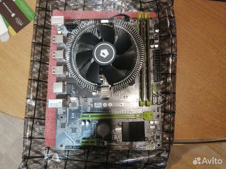 Материнская плата с процессором и памятью