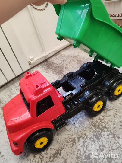 Игрушка грузовик