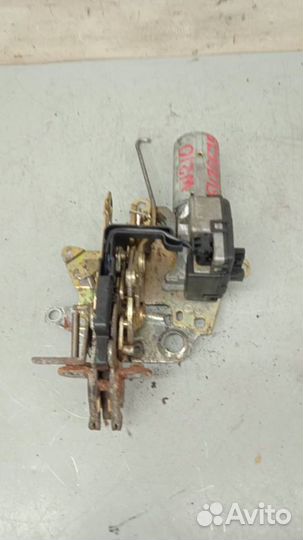 Замок двери багажника