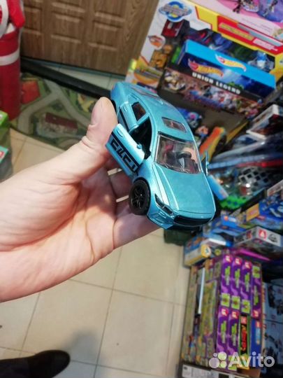 Коллекционные модели машин металл