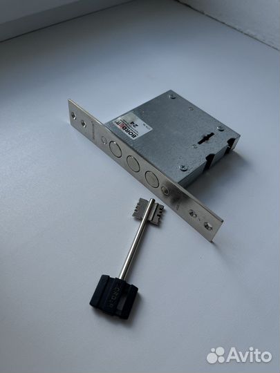 Дверной замок врезной Border б/у