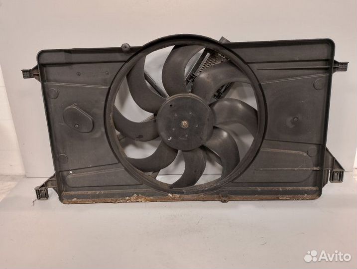 Диффузор с вентилятором радиатора Ford Focus 2