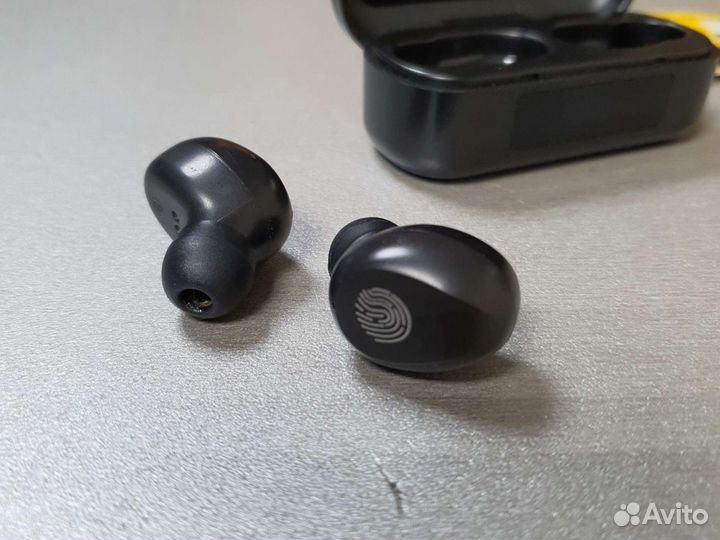 Наушники в кейсе чёрный беспроводные