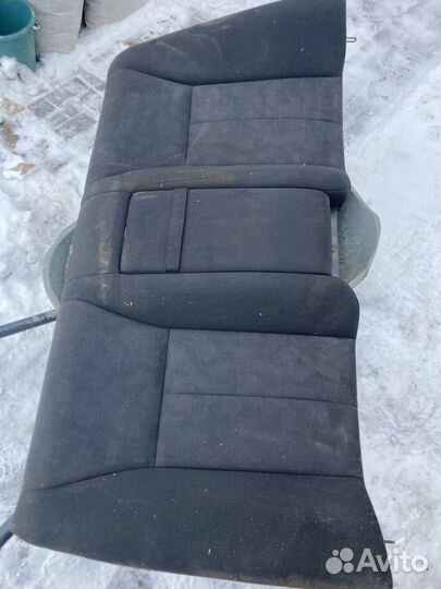 Заднее сидение mercedes E210 +замки