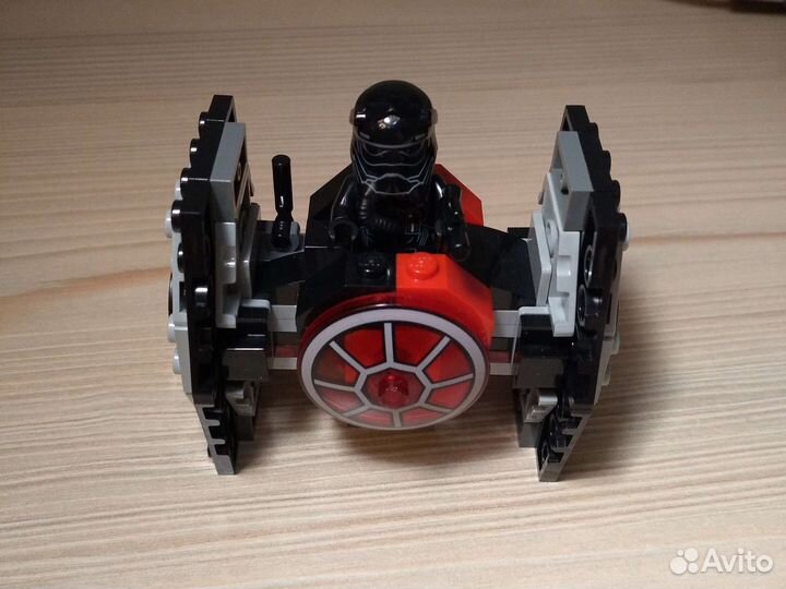 Star Wars 75194 Истребитель сид Первого Ордена