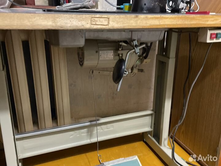 Швейная машинка машинка Сингер по коже и особо