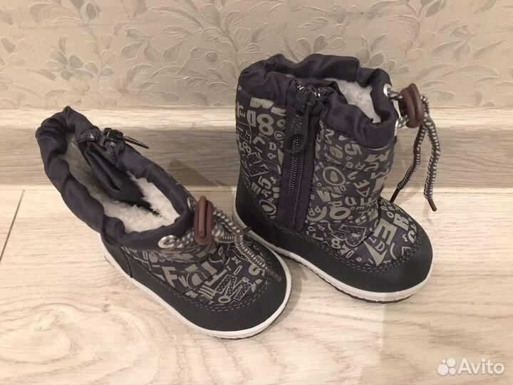 Автокресло-переноска 0+ Chicco KeyFit + ботинки