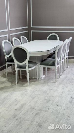 Кухонный стол со стульями