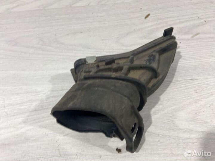 Воздуховод Ford Focus 3 (11-14) хэтчбек 1.6L