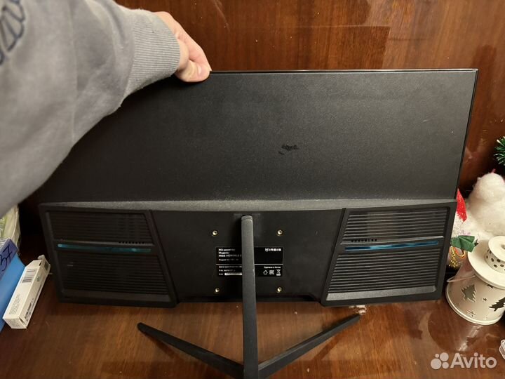 Монитор 21 дюйм