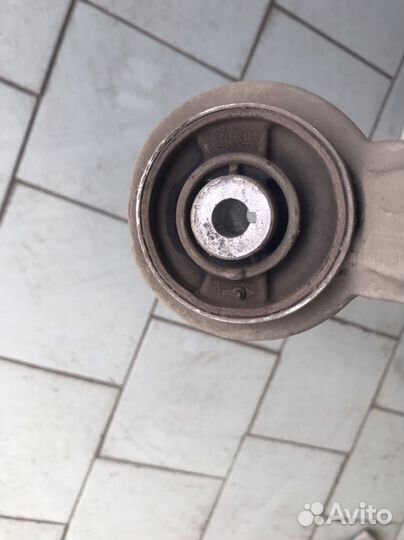 Передний нижний правый рычаг на Audi A6 C7