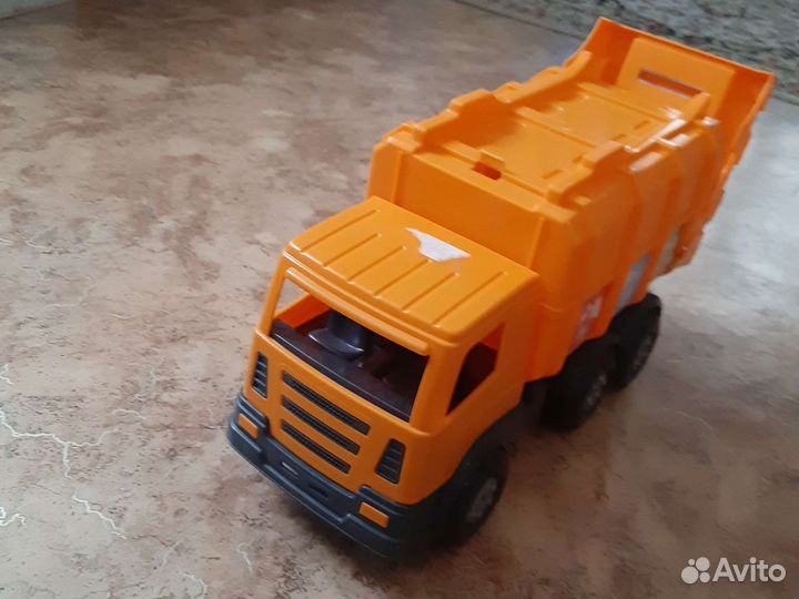 Игрушка грузовик