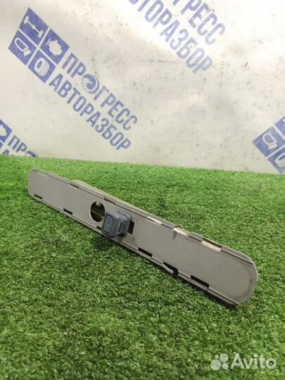 Регулятор ремня безопасности левый Renault Symbol