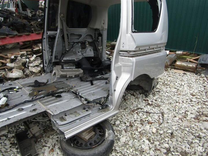 Крыло четверть заднее левое Nissan Serena C26 MR20