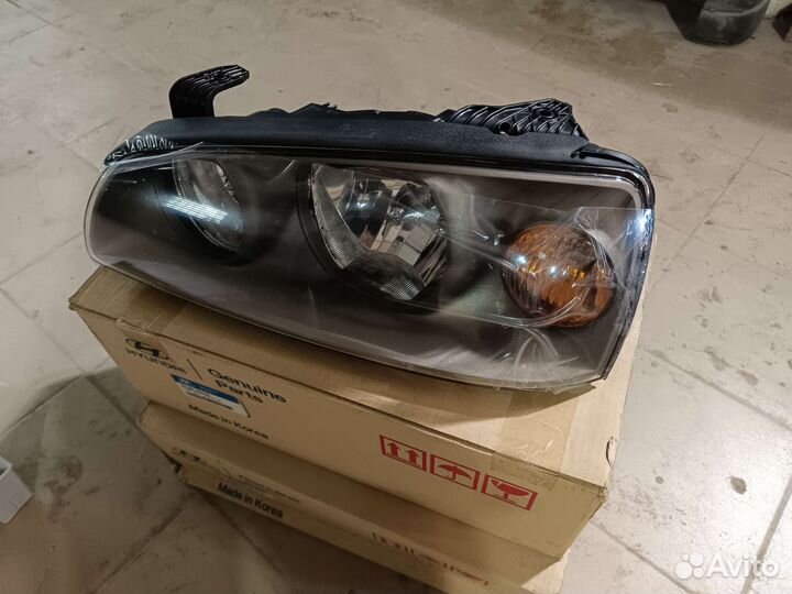 Комплект передних фар оригинальная Hyundai Elantra