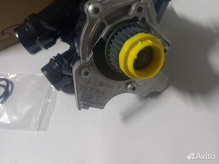 Помпа системы охлаждения VAG 06H121026DD