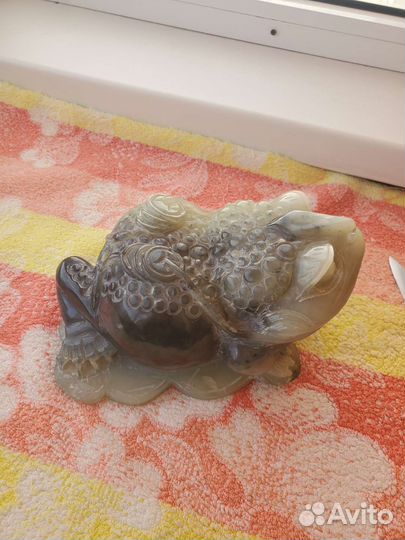 Статуэтка лягушка нефрит