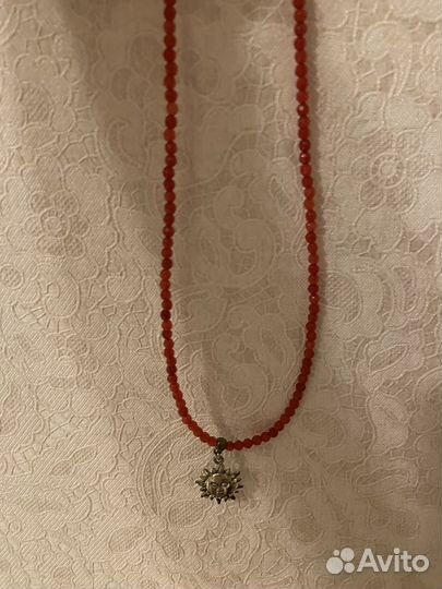 Бусы с подвеской в виде солнца