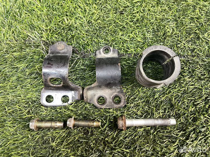 Крепление рулевой рейки Nissan Wingroad/Ad Van