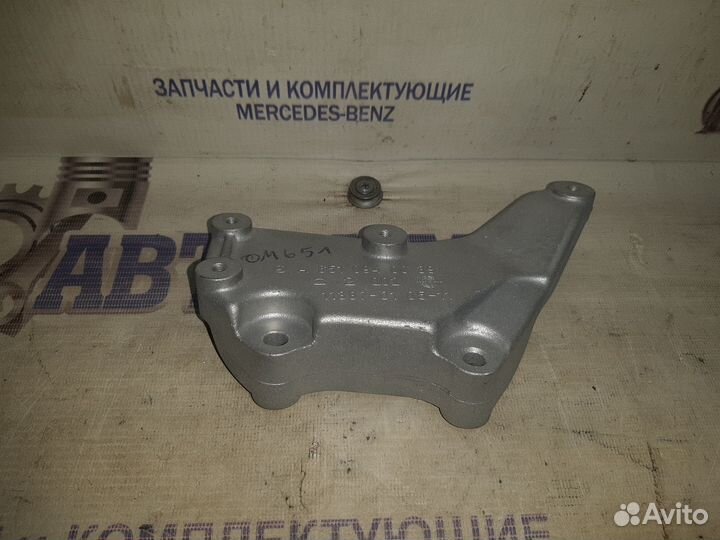 Кронштейн двигателя Мерседес ом651