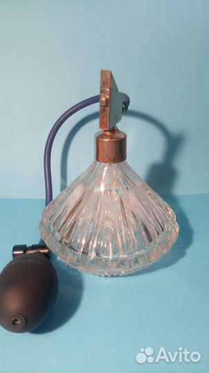 Старинный хрустальный флакон для духов