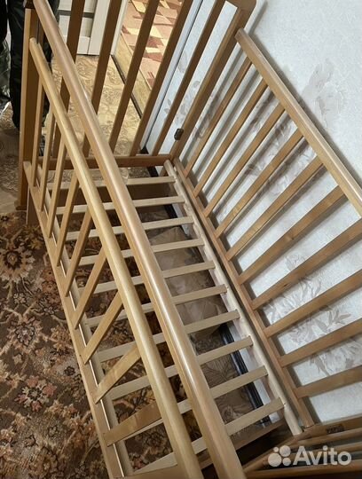 Кроватка с маятником