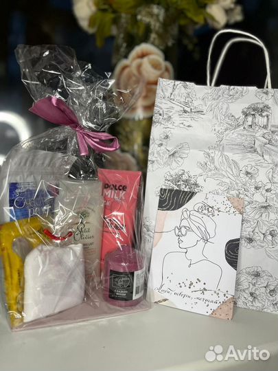Подарочный набор на 8 марта,косметика + носочки