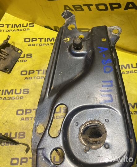 Элемент передней панели верхняя Audi 80 B3