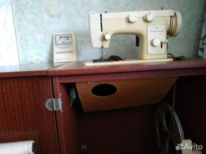 Швейная машина Чайка 142 М