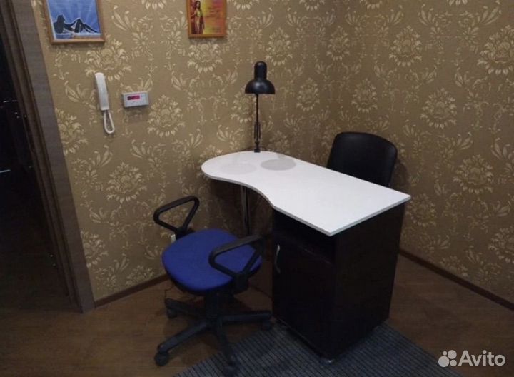 Маникюрный стол