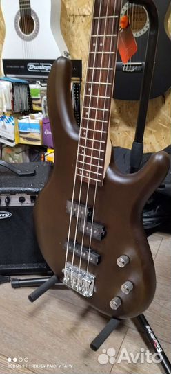 Бас-гитара с комбоусилителем, комплект