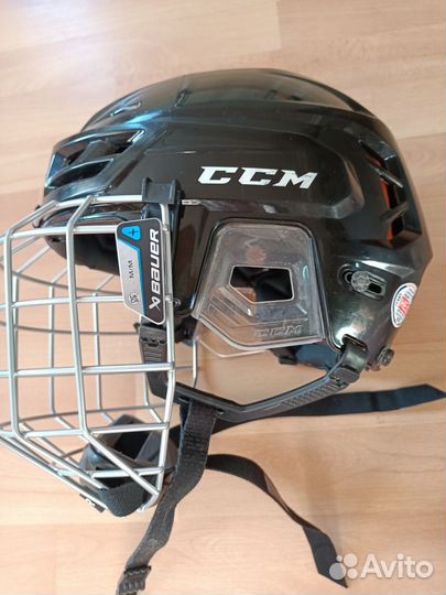 Хоккейный шлем